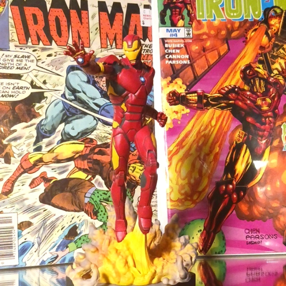 Marvel VS. Ironman Statue-Eaglemoss, 1:16, Red & Gold.